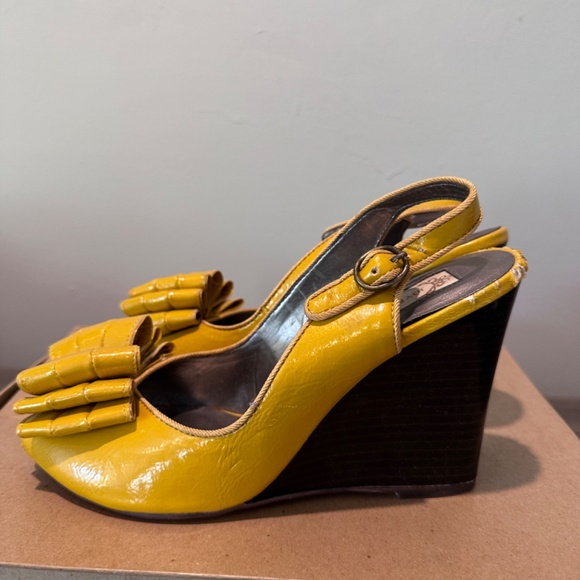 BNIB Joyfolie Women's Yellow Patent Leather Wedges - Picture 2 of 8